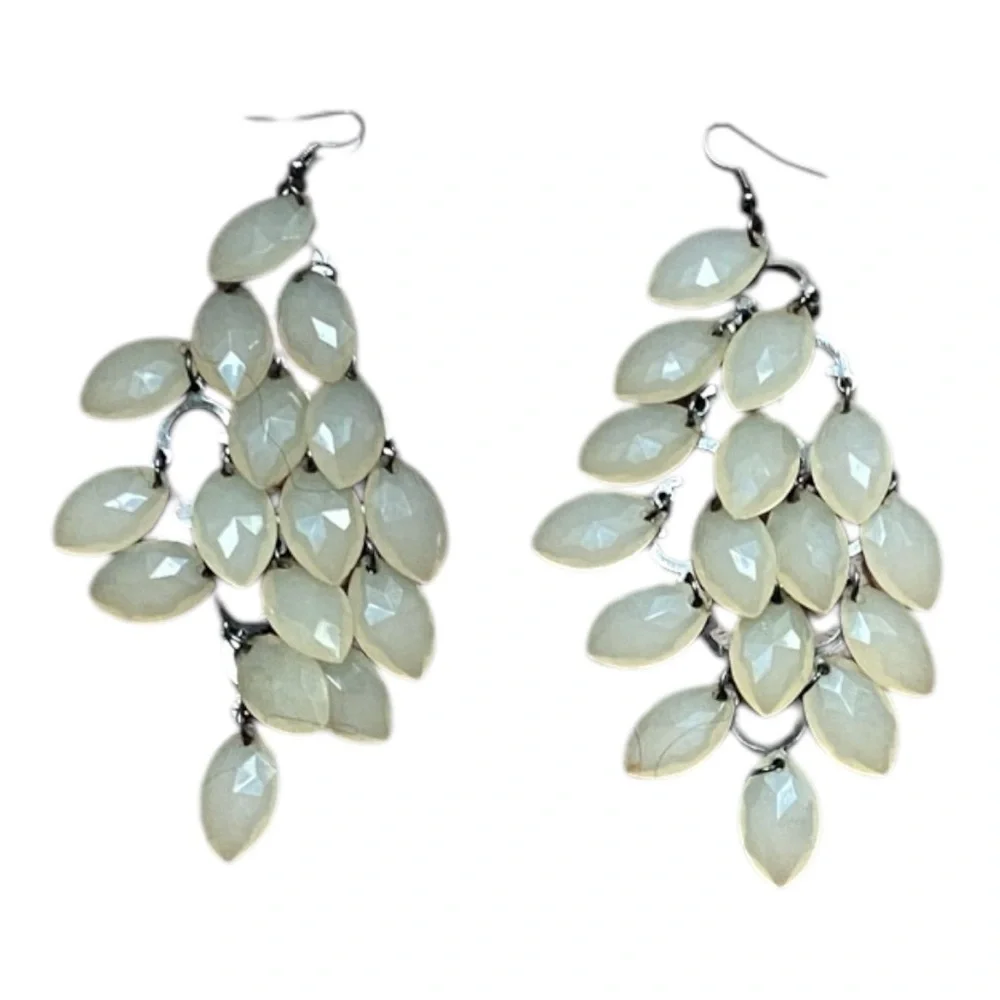 Elegant Cream Dangle Earrings - Picture 2 of 4